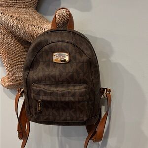 🤎🎒Michael Kors brown back pack Signature design